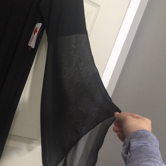 Women’s size Large mid length black dress with long bell sleeves and V neck - Picture 2 of 7